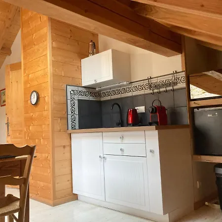 Les Deux Loups Apartment *